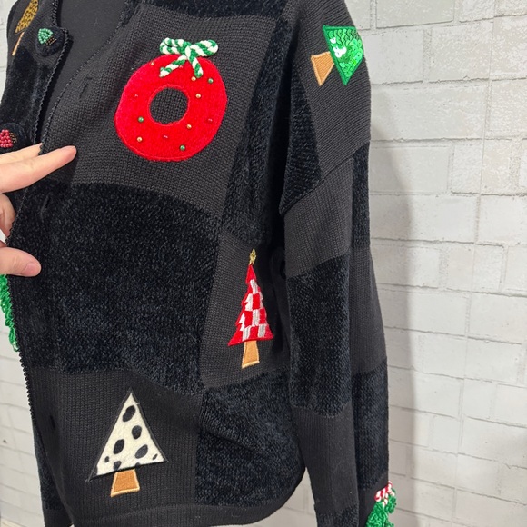 Vintage Just B Black Checkered Cardigan w/ Christmas Tree & Wreath Appliqués XL - Picture 6 of 16